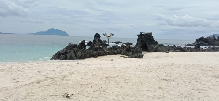 Pantai Ina Burak Menjadi Pilihan Wisata Mengisi Akhir Pekan