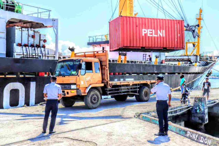 19 Kontainer Muatan Balik TOL Laut  Diangkut Dari Lewoleba NTT Menuju Surabaya