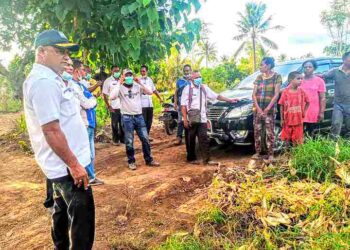 Sekda Lembata Pimpin Pembangunan Posko Pembatasan Kegiatan Masyarakat Berbasis Mikro
