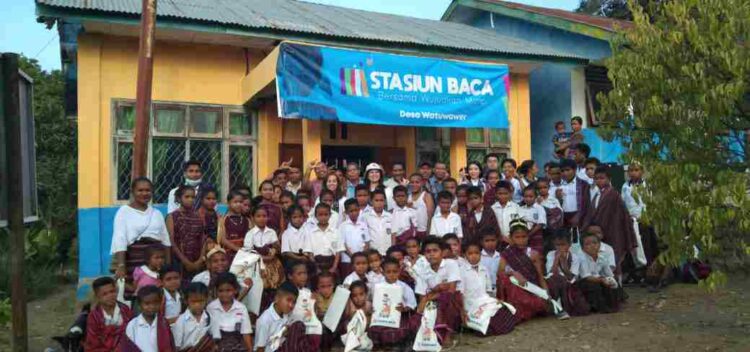 Dukung Literasi Lembata Stasiun Baca Nusantara Dirikan Perpustakaan Digital untuk Siswa SD Watuwawer