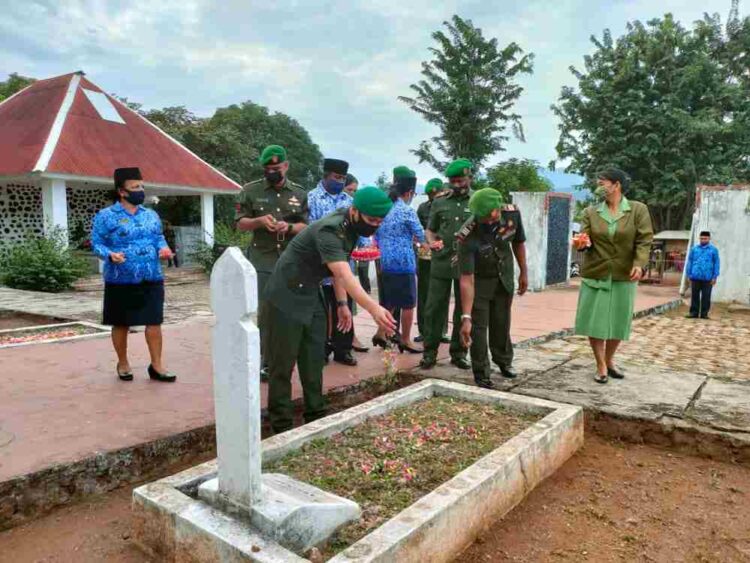 HUT Ke – 65 Kodam IX/Udayana Kodim 1624/Flotim Gelar Ziarah