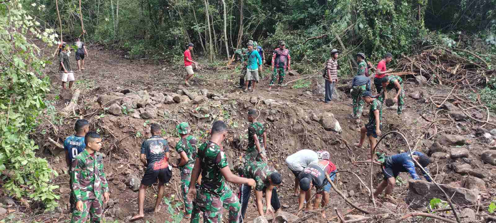Kolaborasi Satgas TMMD ke-113 Dan Masyarakat Melalui Pedekate Kekeluargaan