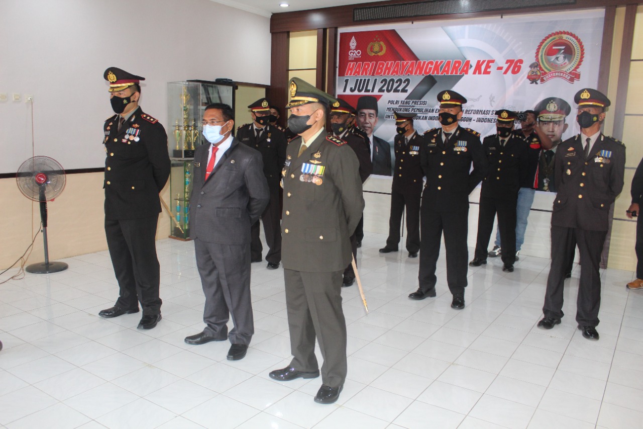 Dandim 1624/Flores Timur Menghadiri Peringatan HUT BHAYANGKARA KE 76