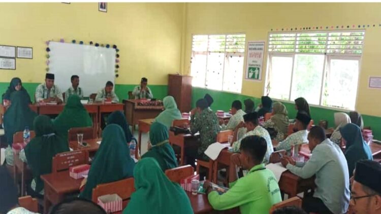 MTsN 1 Flotim Rapat Persiapan PAS Tahun Pelajaran 2022/2023