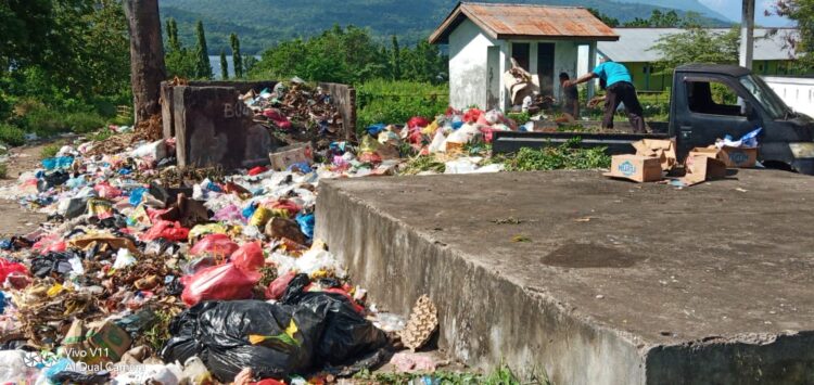 Jelang Perayaan Paskah 2023, Pemandangan Buruk, Sampah Berhamburan di Kelurahan Sarotari Hiasi Kota Larantuka