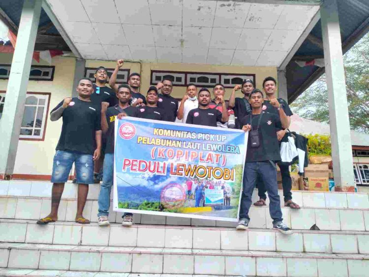 Komunitas KOPIPLAT Lembata Sambangi Pengungsi Erupsi Lewotobi Larantuka – Flores Timur
