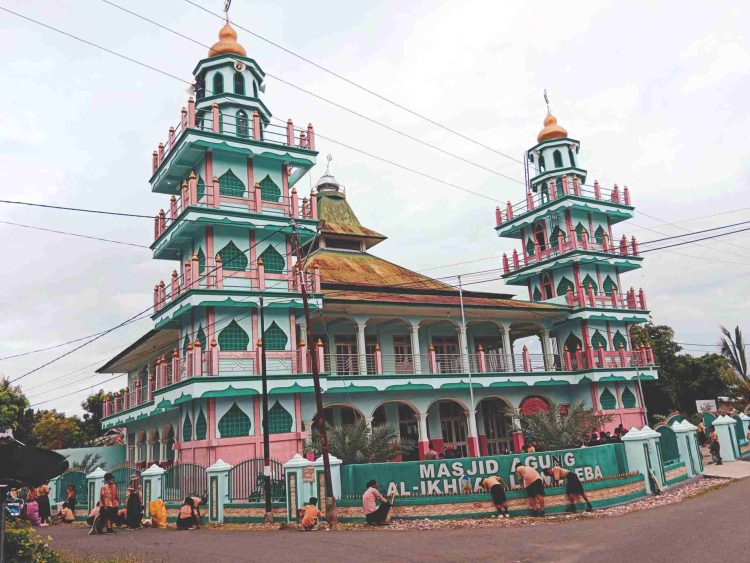 Sambut Bulan Suci Ramadhan Jamaah Umat Muslim Masjid Agung Al Ikhlas Kota Lewoleba Gelar Baksos