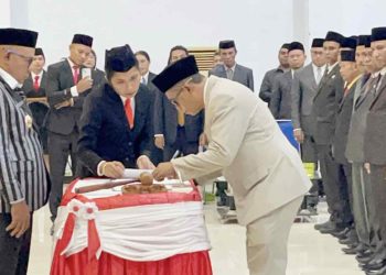 ​Rotasi Jabatan di Lembata: Bupati Kanis Tuaq Lantik 121 Pejabat Administrasi dan 87 Pejabat Fungsional
