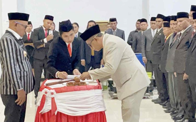 Rotasi Jabatan di Lembata: Bupati Kanis Tuaq Lantik 121 Pejabat Administrasi dan 87 Pejabat Fungsional