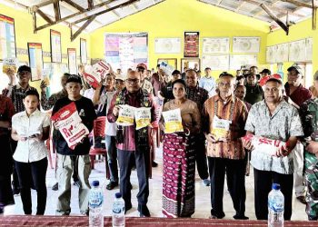 ​Bupati Lembata Serahkan Bantuan Bibit Jagung dan SK Penegrian SD dalam Kunjungan Kerja di Kecamatan Nagawutung dan Wulandoni