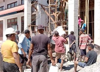 Gandeng Tangan TNI-POLRI, OMK, Lapas Lembata dan Jemaat Gereja Gemit Solafide Suskes dalam Pengecoran Menara Gereja Gemit Solafide Lewoleba