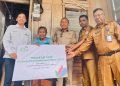 Tirai Kasi 2025, Kado Spesial PLN untuk 190 Kaluarga Lembata, Wabup Nasir Hadirkan Cahaya di Rumah Ibu Maria