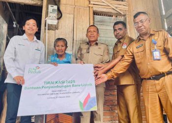 Tirai Kasi 2025, Kado Spesial PLN untuk 190 Kaluarga Lembata, Wabup Nasir Hadirkan Cahaya di Rumah Ibu Maria