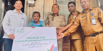 Tirai Kasi 2025, Kado Spesial PLN untuk 190 Kaluarga Lembata, Wabup Nasir Hadirkan Cahaya di Rumah Ibu Maria