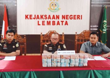 Kasus Tipikor Paket Pekerjaan Jalan Lerahinga Banitobo Inkracht, Uang Negara Kembali, Jaksa Setor Uang Hasil Korupsi 1M ke Kas Negara