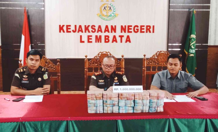 Kasus Tipikor Paket Pekerjaan Jalan Lerahinga Banitobo Inkracht, Uang Negara Kembali, Jaksa Setor Uang Hasil Korupsi 1M ke Kas Negara