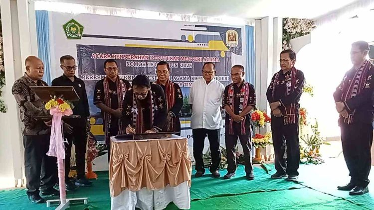 Bersejarah Catat SMAK St Mikhael Flores Timur Dinegrikan Kemenag, Ijazah Siswa Aman Begini Pesannya