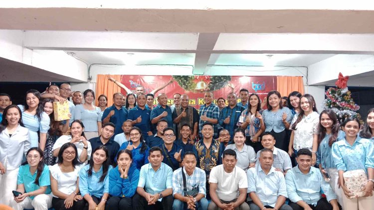 Semarak Natal Bersama Keluarga Besar Kantor Bank NTT Cabang Larantuka Meriah