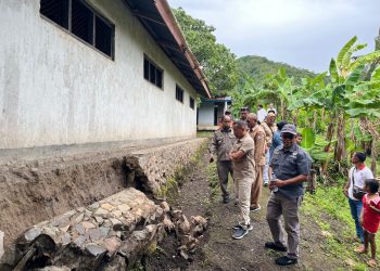 Wabup Nasir Tinjau Kerusakan Talut Penahan SDS Katolik Lamanunang, Tindak Cepat Tangani Dampak Cuaca Ekstrem