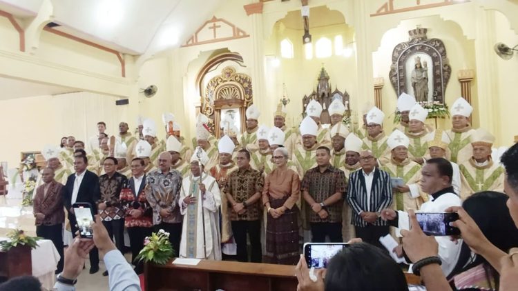 Bupati Lembata Hadiri Tahbisan Uskup Larantuka, Teguhkan Semangat ‘Satu Tubuh, Satu Roh, Satu Harapan’