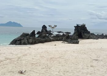 Pantai Ina Burak Menjadi Pilihan Wisata Mengisi Akhir Pekan