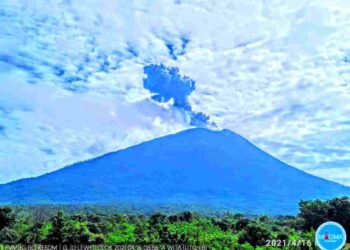Hari ini Gunung  Ile Lewotolok Erupsi  Lagi