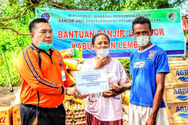 KUPP Kelas III Lewoleba Donasikan Bantuan Kemanusiaan Untuk Warga Terdampak Badai Seroja
