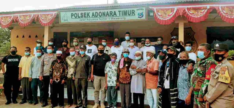 Resmi : Aksi Perdamaian Desa Saosina dan Dusun Wotan Kelurahan Waiwerang Berjalan Damai Di Mapolsek Adonara Timur