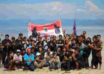 Peringati 21 tahun angkatan 19 (DTT SMDE) Polres Lembata Gelar Aksi Penanaman Mangrove & Penyerahan Bantuan Sosial