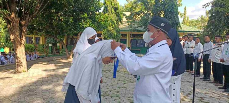 Madrasah Tsanawiyah Negeri 1 Flotim Raih 3 Medali Sains Nasional Olimpiade