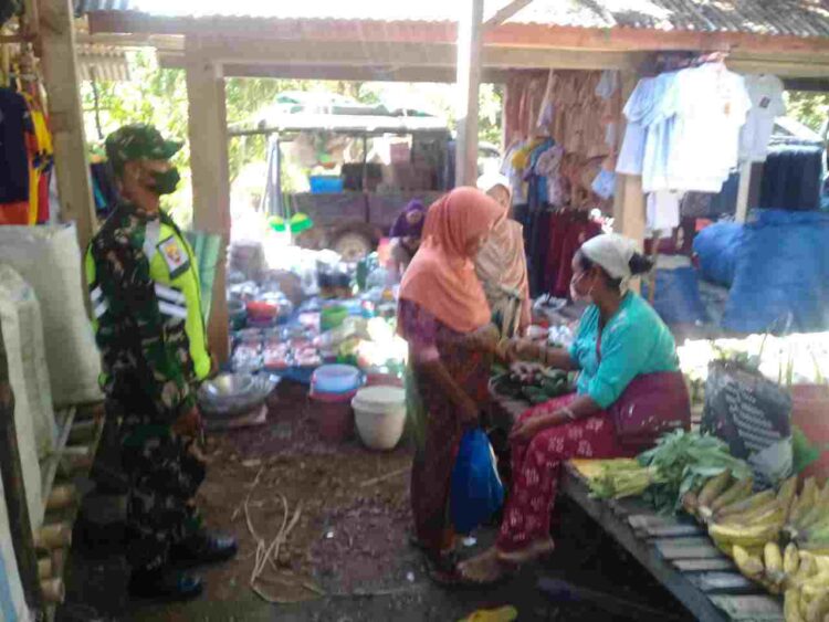 Babinsa Monitoring Wilayah Secara Berkala