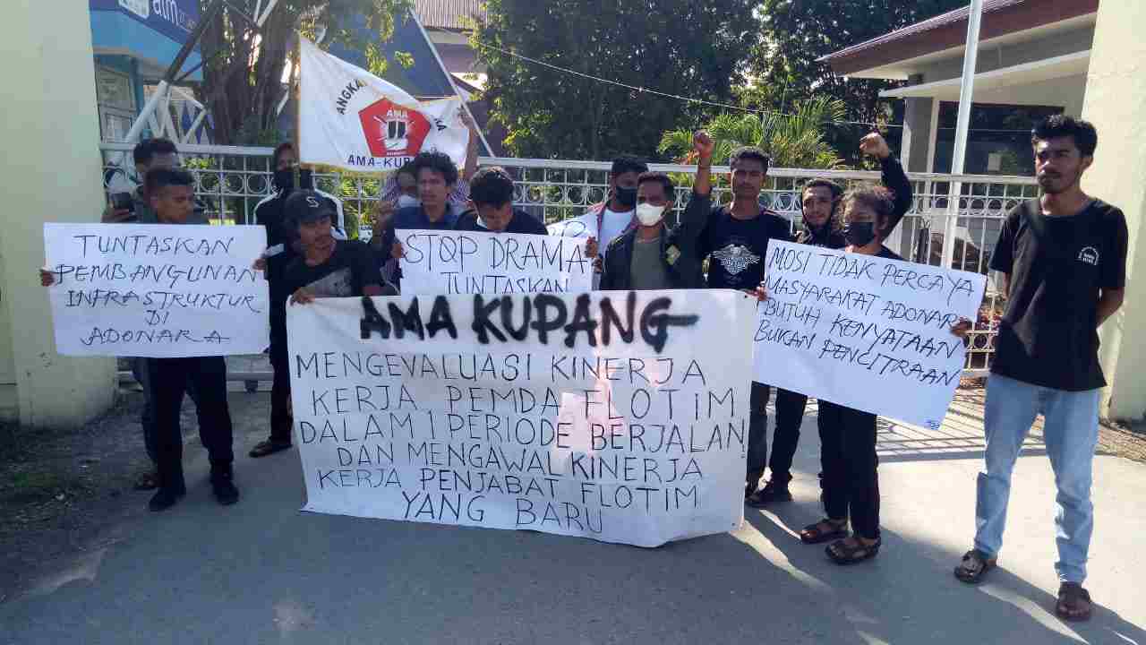 Pelantikan Pejabat Bupati Flotim dan Lembata Diwarnai Aksi Demo Mahasiswa