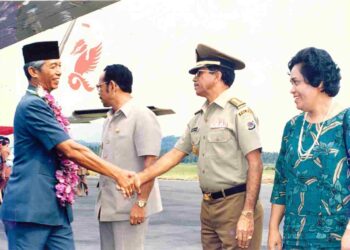 ANTON ENGA TIFAONA JENDERAL POLISI DAN PEJUANG OTONOMI LEMBATA INSPIRASI ANAK KAMPUNG