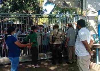 Ribuan Warga Larantuka Serang  Gereja Sanjuan Lebao Ikuti Operasi  Katarak Secara Gratis