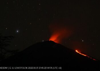 Gunung Api Ili Lewotolok Gugurkan Lava 1.500 M, Masyarakat Diminta Terus Waspada