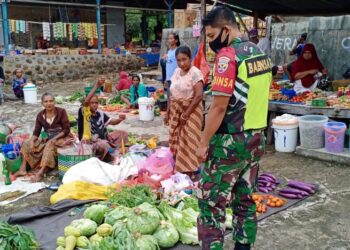 Babinsa Solor Cek Ketersediaan Bahan Pokok Di Pasar Kowo