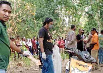 Benediktus Doman Soromaking Diduga  Bunuh Diri, Tim Inafis Polres Lembata Olah TKP