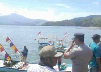 Camat Omesuri Gelorakan Cinta Alam Tanam 1000 Mangrove & Gelar Karnaval Laut Dalam Semarak HUT RI Ke – 77