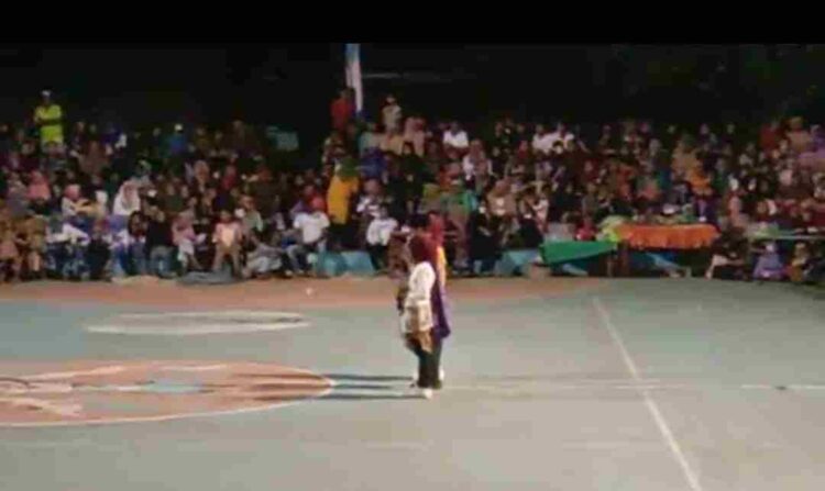 Ratusan Warga Ekasapta Padati Tribun Guang Girak  Dalam Semarak HUT 77 RI