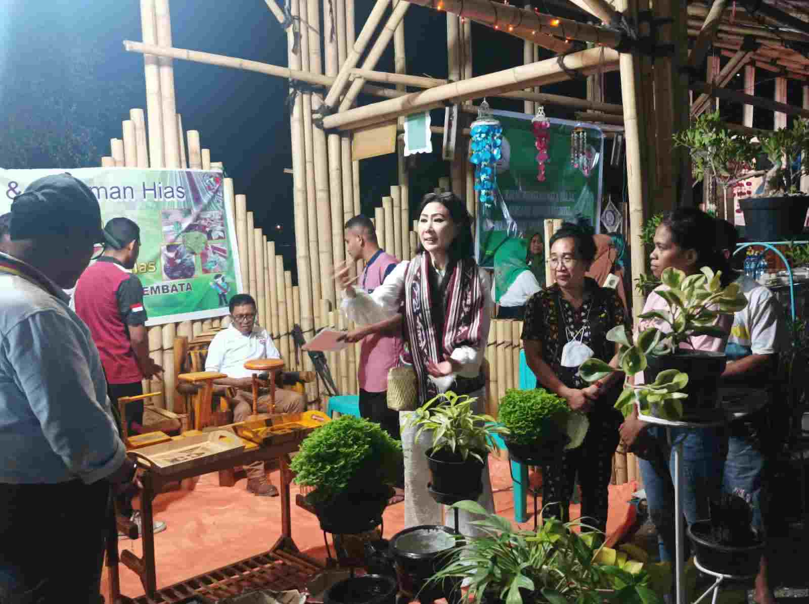 Julie Laiskodat dan Pj Bupati Lembata Apresiasi Pameran & UMKM WBP LP Lembata