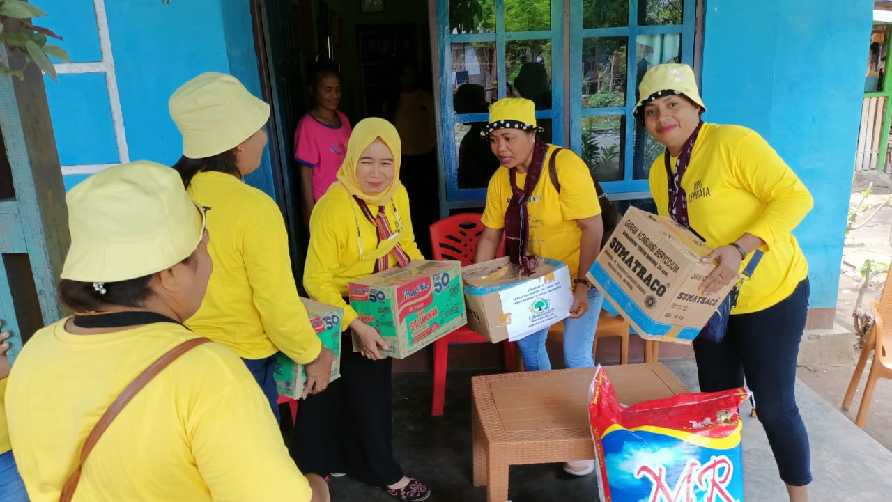 IIPG & Golkar Lembata Peduli Kasih, Berikan Bantuan Di lima Panti Asuhan Sambut HUT Ke – 58 Partai Golkar