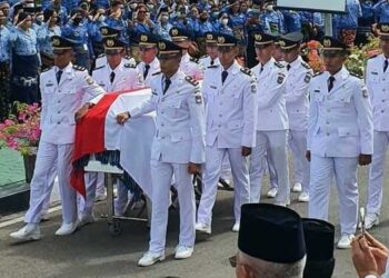 Isak Tangis ASN Warnai Pelepasan Jenazah Sekda NTT Warandoy