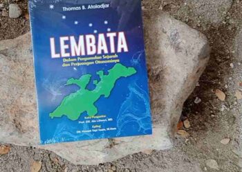 H. Sulaiman Hamzah : Buku ini Penuh Dengan Idealisme Karya Anak Lembata