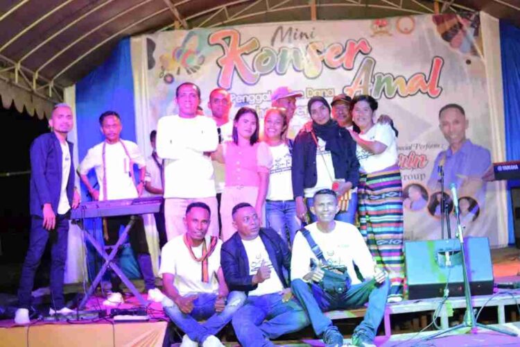 ORSENTA Gelar Konser Amal Pecahkan Suasana Desa Riangbao & Desa Petuntawa