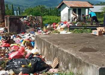 Jelang Perayaan Paskah 2023, Pemandangan Buruk, Sampah Berhamburan di Kelurahan Sarotari Hiasi Kota Larantuka