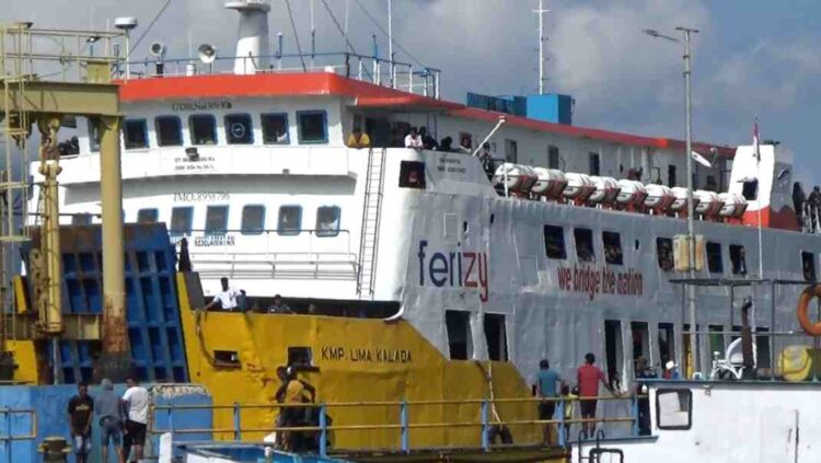 Kapal Very ASDP Larantuka – Kupang Gagal Berangkat Akibat Cuaca Ekstrem