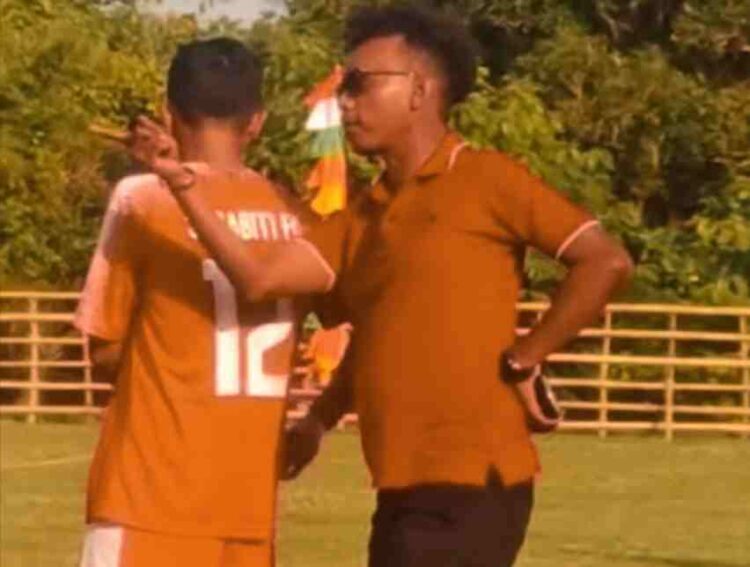 Fatal! Bung Frano, Coach Sarabiti Dapat Hadiah Kartu Merah Akibat Aksi Protes Berlebihan