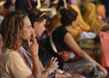 Festival Uyelewun dan Sunset Teluk Balauring Hipnotis Wisman Asal Prancis