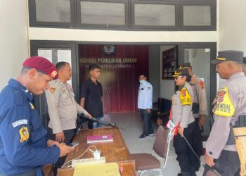 Kapolres Lembata AKBP Vivick Tjangkung Cek Logistik dan Keamanan KPUD Lembata dalam Operasi Mantap Brata