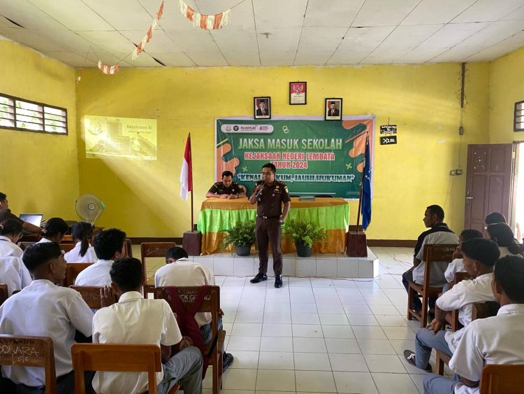 Kejaksaan Negeri Lembata Bawa Program Jaksa Masuk Sekolah di SMAS PGRI Swasthika Lewoleba, “Kenali Hukum Jauhi Hukuman”